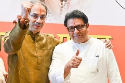 Shiv Sena–MNS युतीचे संकेत; उद्धव ठाकरे आणि राज ठाकरे एकत्र मंचावर