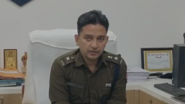 कोरंभी उड्डाणपूल दरोडा प्रकरणी १२ आरोपींना अटक करताना भंडारा पोलीस