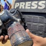 जगभर पत्रकारांवर वाढती हिंसा आणि 2025 मधील मीडिया स्वातंत्र्याचे संकट