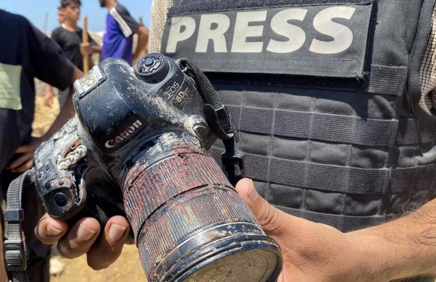 जगभर पत्रकारांवर वाढती हिंसा आणि 2025 मधील मीडिया स्वातंत्र्याचे संकट