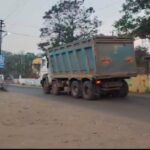 “भंडारा शहरातून बायपास असूनही अवैध रेतीचे टिप्पर जाताना दिसत आहेत, नागरिकांच्या सुरक्षिततेला धोका”