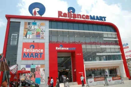 भंडाऱ्यात रिलायन्स मार्ट कर्मचाऱ्याशी वादानंतर सफाई कर्मचाऱ्यांचे पोलीस ठाण्याबाहेर आंदोलन