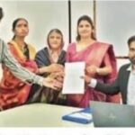 भंडारा नगर परिषदेत राष्ट्रवादी काँग्रेस पक्षाच्या गटनेत्याच्या निवडीची कागदपत्रे सादर करताना पदाधिकारी व नगरसेवक.