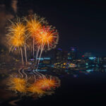 विश्व भर में नए साल 2026 का भव्य स्वागत दर्शाता डिजिटल न्यूज़ बैनर