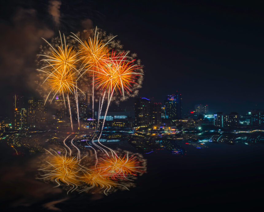 विश्व भर में नए साल 2026 का भव्य स्वागत दर्शाता डिजिटल न्यूज़ बैनर