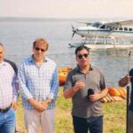 खिंडसी तलावावर पाहणी करत असलेले अधिकारी